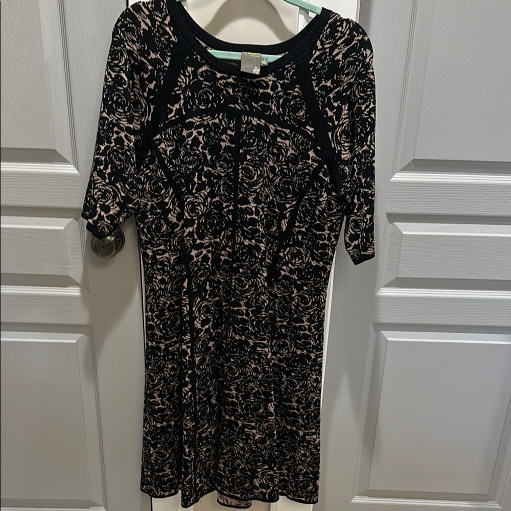 Taylor Black and Gold Knitted 3/4 Sleeve Dress